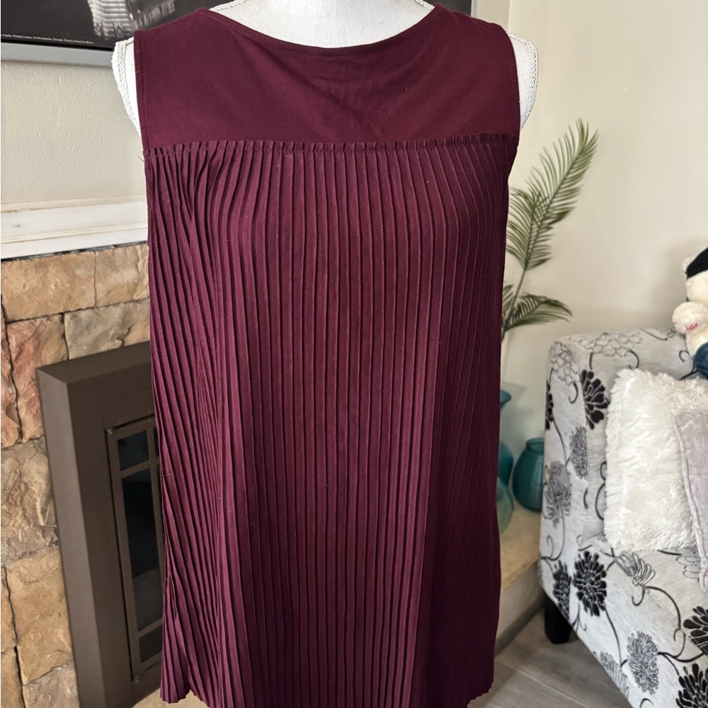 Liz Lange Red Pleated Sleeveless Tank Top
